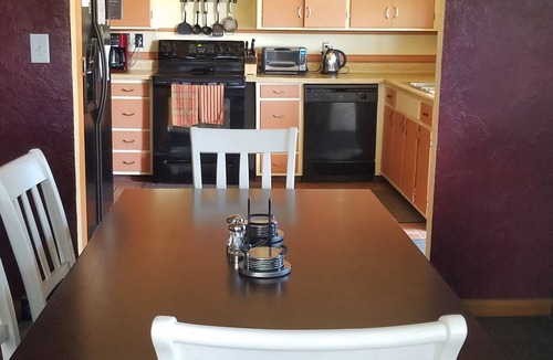 Accident House | Deep Creek Lake Area! Spend Less on Lodging and More on FUN!