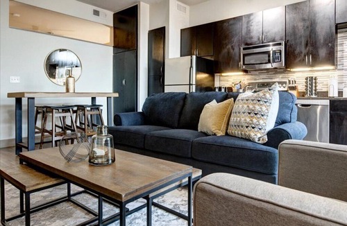 Deep Ellum Apartment | Deep Ellum | Studio Apartment | King Bed | Extended Stay | WiFi | Parking