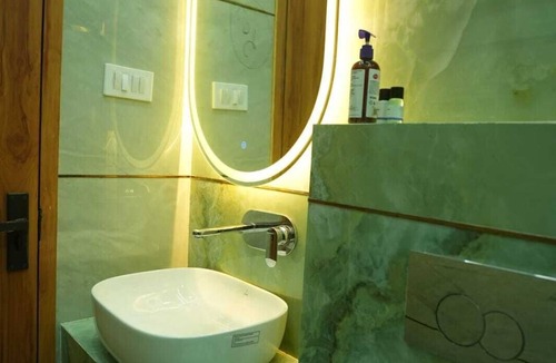 Mathura Hotel | Deep Palace Inn