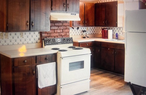 Anniston House | Deep stairs Loft with Wi-Fi, AC in charming Anniston