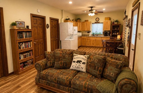 Barnett Cabin | Deep Woods Cabin-2BD/1BA/Grill/Firepit/Private Forest/Pet Friendly-4PP