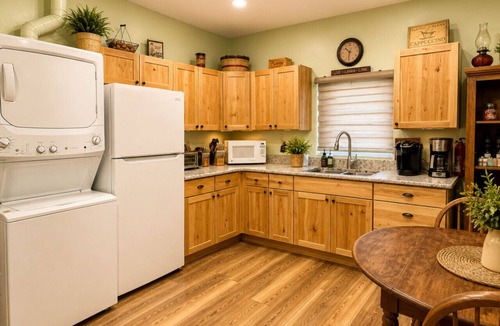 Barnett Cabin | Deep Woods Cabin-2BD/1BA/Grill/Firepit/Private Forest/Pet Friendly-4PP