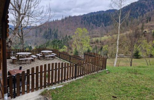 Brosteni Cabin | Deer Chalet