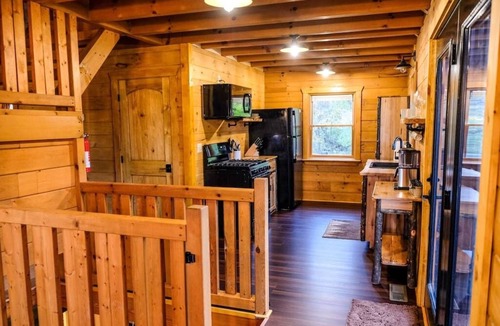 Fresno Cabin | Deer Creek Luxury Cabin | Hot Tub | Sport Court
