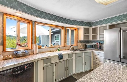 Deer Harbor Cottage | Deer Harbor Cottages, Entire Property. Sleeps up to 16. 3 Hot Tubs. 4 Bedrooms.