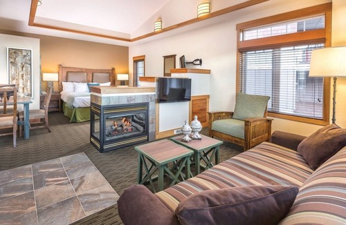 Deer Harbor Resort | Deer Harbor | Relaxing Cottage Retreat | Pool + Marina