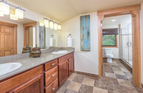 Deer Harbor Resort | Deer Harbor | Relaxing Cottage Retreat | Pool + Marina