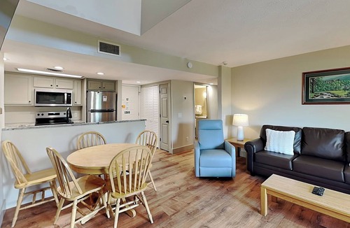 Gatlinburg Condo | Deer Ridge C301 | Mountain Views + Indoor/Outdoor Pools!
