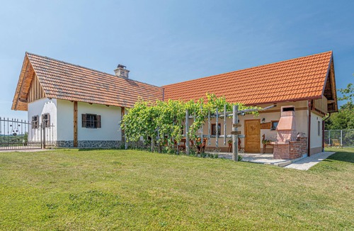 Ljutomer House | Deer's Hill - Sauna, Hot Tub, Garden, Mala Nedelja, Slovenia