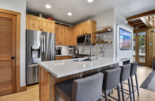 Deer Valley Villa | Deer Valley Loop Ski Home - 7-Min Walk to Main Street, 150 Yards to Bus Stop