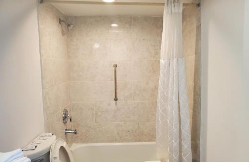 Madison Hotel | Deerfield Inn & Suites