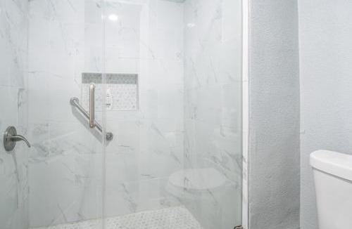 Northeast Carrollton House | Deevine Homes - Private Bedrooms with Shared Bathroom