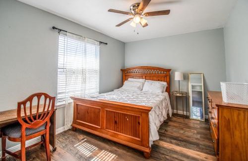 Northeast Carrollton House | Deevine Homes - Private Bedrooms with Shared Bathroom