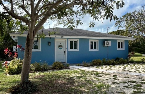 Jimmy Hill House | DEJA BLUE - 3 Minutes Beach Walk, Island Comfort