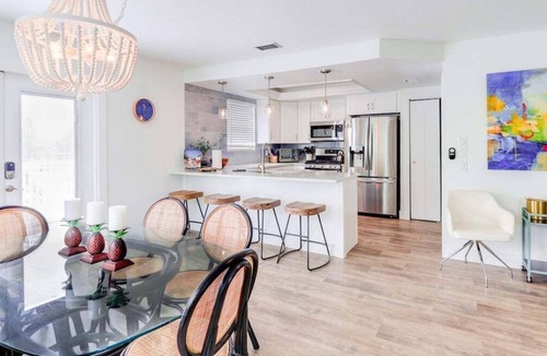 New Smyrna Beach House | Deja Blue Dream - Newly Updated Luxury Beach home