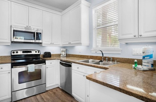 Villages of Crystal Beach House | Deja Blue- Pet friendly- Pool front