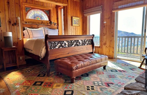 Scaly Mountain Cabin | Deja View Lodge: Highlands 12 Acre Private Estate