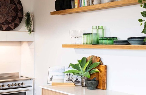 Bathurst House | Dejorja Residence - Central & Chic, Entertains 8