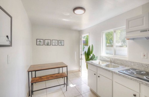 Tower District House | Del Mar Studio · Charming Studio I 600Mbps Walk to Tower District