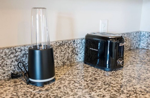 Fall Creek Place Apartment | Delaware · Stylish 1BR on Downtown Indy