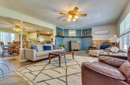 Centerville House | Delaware Vacation Rental: Walk to Lake Dardanelle!