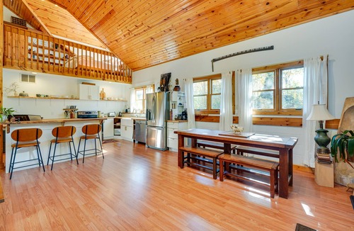 Delaware Cabin | Delaware 'Wooded River Retreat' w/Views & More