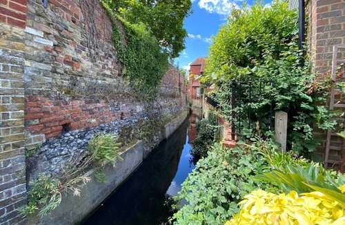 Sandwich Apartment | Delf Stream Flat - Close to town with lovely sunny terrace