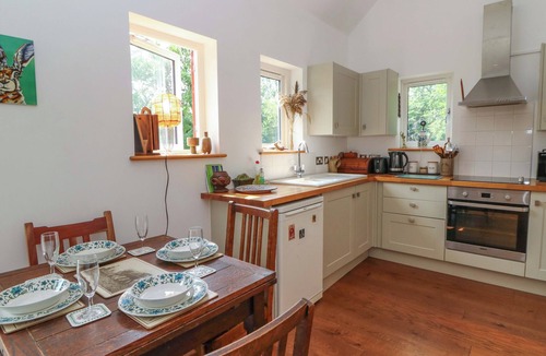 Pentrefelin Cottage | DELFRYN, LLANDEILO, pet friendly, with open fire in Llandeilo