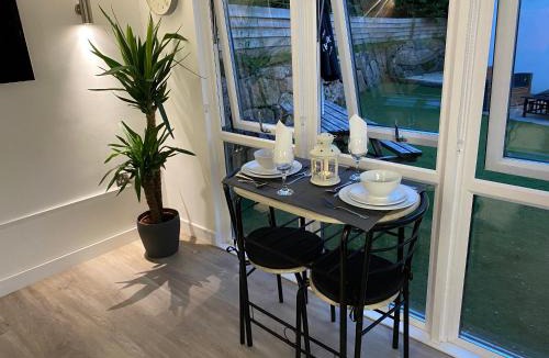 Sticklepath Apartment | Delightful 1 bedroom chalet