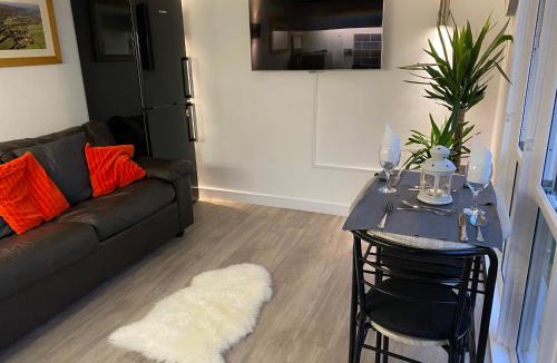 Sticklepath Apartment | Delightful 1 bedroom chalet