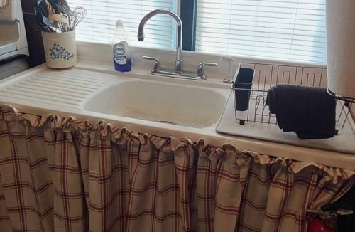 Flatwoods Cabin | Delightful 1 Bedroom Bunkhouse in Flatwoods, WV