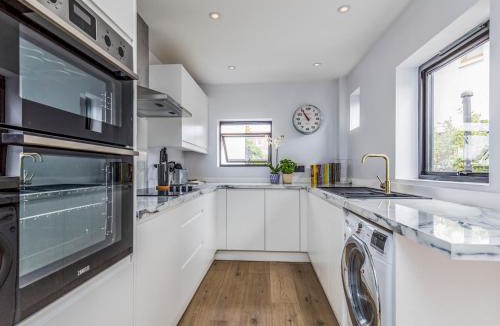 Felpham House | Delightful 2 Bed House a Stones Throw From Beach - Pass the Keys