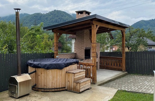 Viseu de Sus Villa | Delightful 2-bedroom villa in Vișeu de Sus