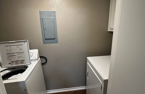 Duncanville House | Delightful 2-bedroom townhome with AC in Duncanville. Close to Downtown Dallas!