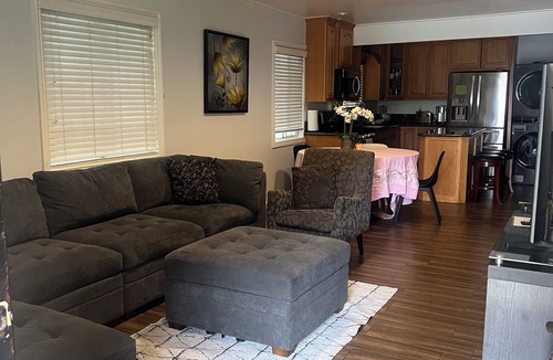 Palms House | Delightful 2-bedroom house with AC in Los Angeles