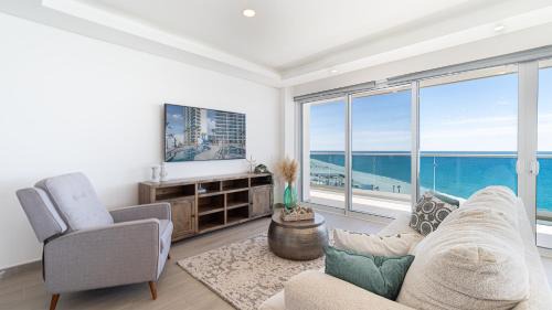 Backus House | Delightful 2 bedroom condo Encantame Towers Verano 705
