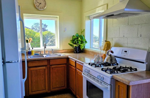 Bodega Bay Cottage | Delightful 2-bedroom occuan view cottage , 5 minutes walk to the beach
