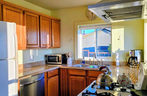 Bodega Bay Cottage | Delightful 2-bedroom occuan view cottage , 5 minutes walk to the beach