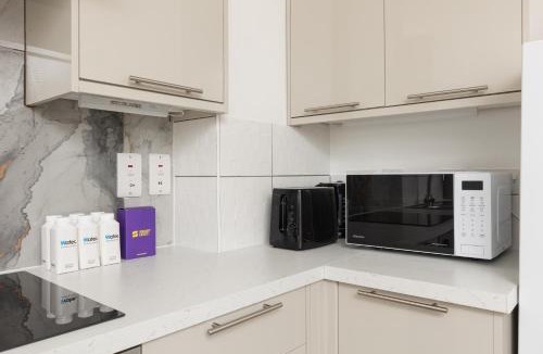 Dagenham Apartment | Delightful 2BDR Flat with Workspace near Dagenham