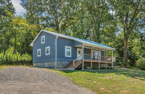Kingston Springs House | Delightful 3-bedroom just 1 minute from I-40. 25 minutes from downtown Nashville