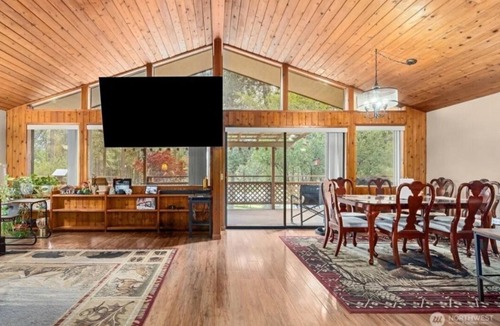Kettle Falls House | Delightful 3-bedroom lake house with a cabin feel sleeps 6.