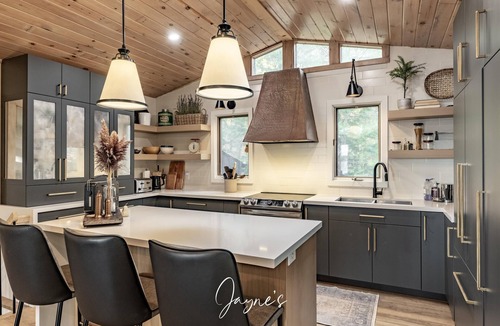 Muskoka Lakes Cottage | Delightful 4 bed 2 bath on Bass Lake