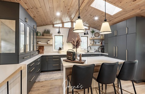 Muskoka Lakes Cottage | Delightful 4 bed 2 bath on Bass Lake