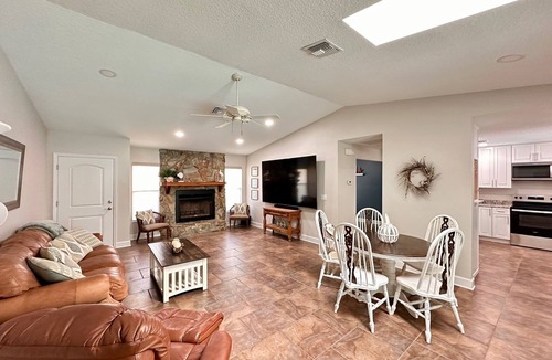 Springs at Kings Bay House | Delightful 4-bedroom waterfront house with pool in Crystal River