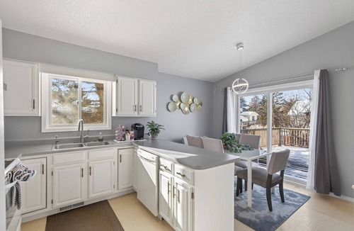 Little Canada House | Delightful 5-bedroom house with AC in Little Canada