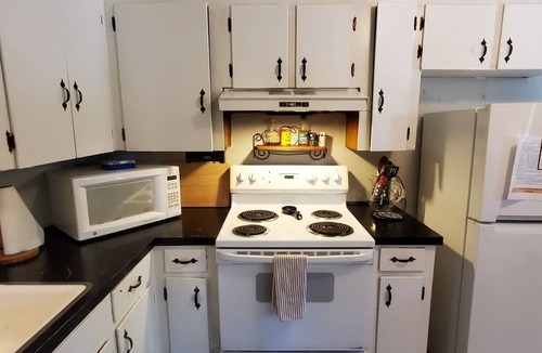 West Monroe Apartment | Delightful and homey - Fantastic 2br/1ba Apartment