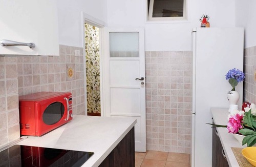 Ostiense Apartment | Delightful apartment adjacent to the metro and the basilica of St. Paul
