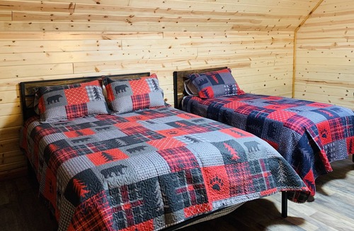 Willow Cabin | Delightful Cabin in Willow sleeps 3! Full Bathroom & Kitchen!