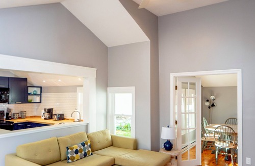 Middletown House | Delightful, Charming, Oversized 2 bedroom 2 bath Cottage!