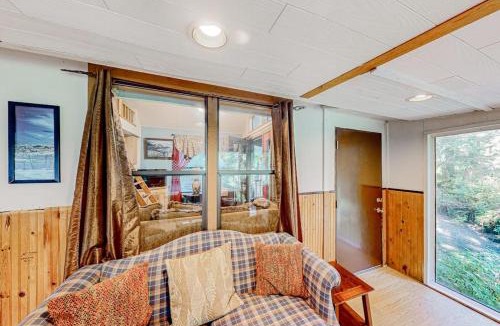 Brookings Apartment | Delightful coastal escape with private hot tub generous patio & nature views